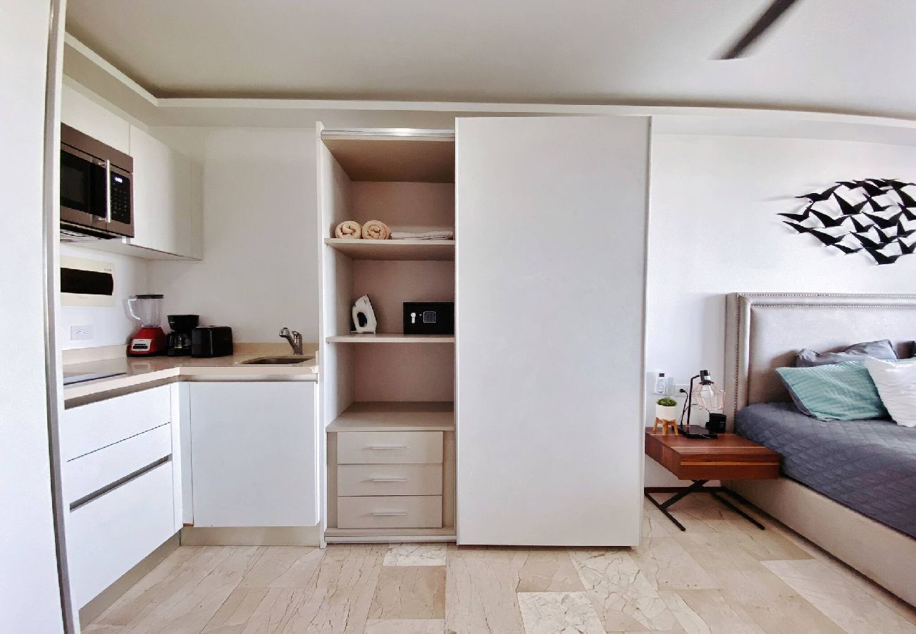 Apartment in Playa del Carmen - One Paralia 404; Estudio en Playa del Carmen
